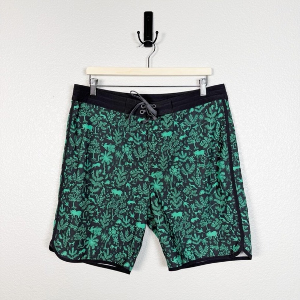 PRANA Roots Studio 8" Woven Board Shorts Size 34 Black Green Rahesh Print
